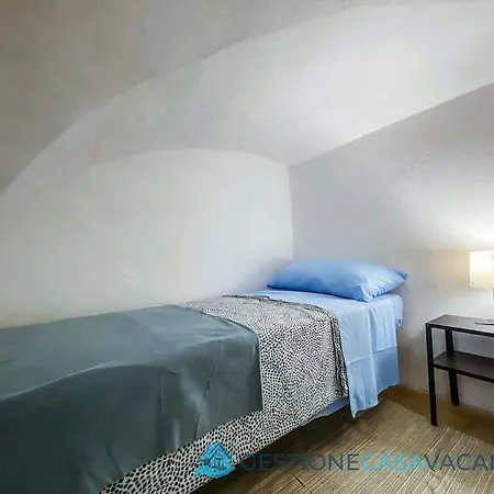 Vakantiehuis Casa Con Ampio Giardino In Centro La Taverna