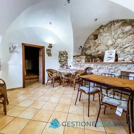 Casa Con Ampio Giardino In Centro La Taverna בית נופש איטרי